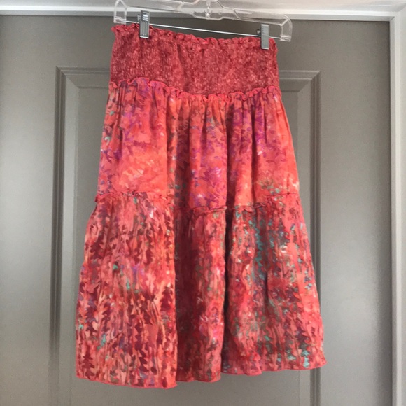 Dresses & Skirts - Cute skirt with elastic waist